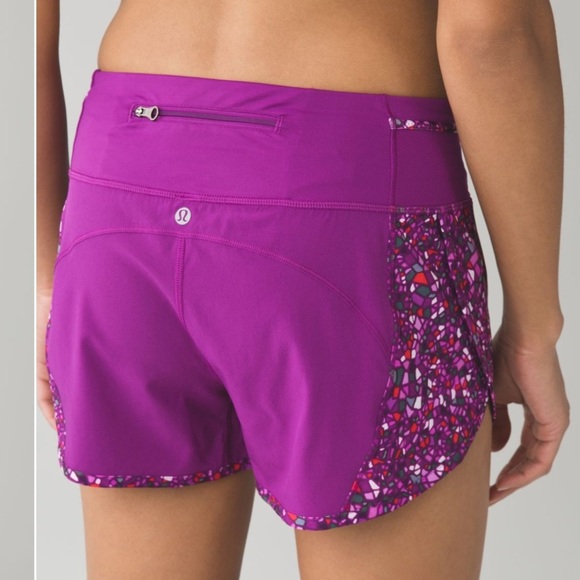 Lululemon‎ Real Quick Short in Regal Plum / Paradise Camo Multi Size 6 - Picture 4 of 11